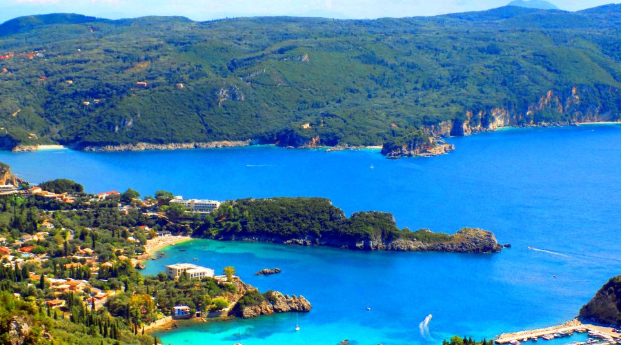 Najlepsze wycieczki łodzią Korfu, wycieczki Korfu oraz rejsy Paxos Antipaxos z Błękitnymi Grotami – zarezerwuj swoją wycieczkę łodzią z Korfu już dziś w najlepszej cenie. Odkryj island hopping Korfu, jaskinie morskie oraz niezapomniane rejsy i atrakcje na Korfu. Zadzwoń teraz: +30 26610 76172 & +30 6980098897 Strona: https://messonghitravelcenter.com/